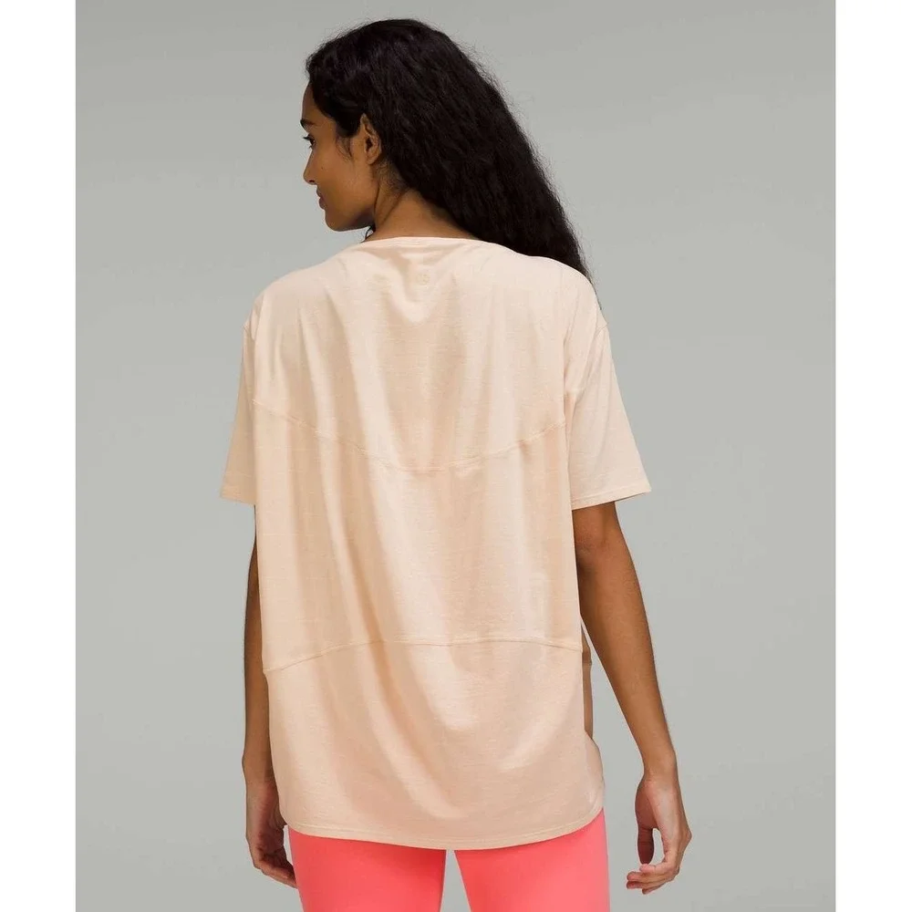 59 Lululemon Back in Action Short Sleeve Shirt - Picture 1 of 6